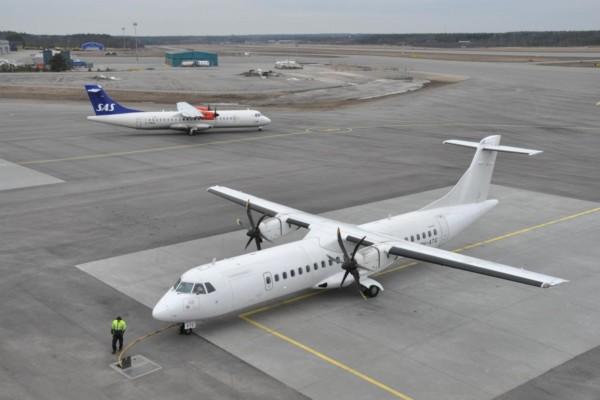 SAS Stockholmsflyg möter Finnairs flyg från Helsingfors. Foto: J-O Edberg