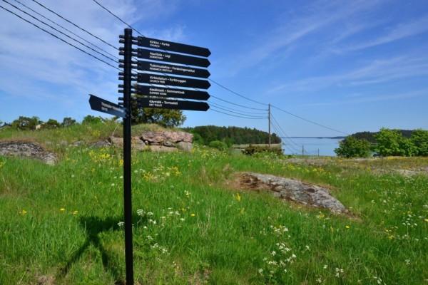 En skylt i ett änglandskap i skärgården