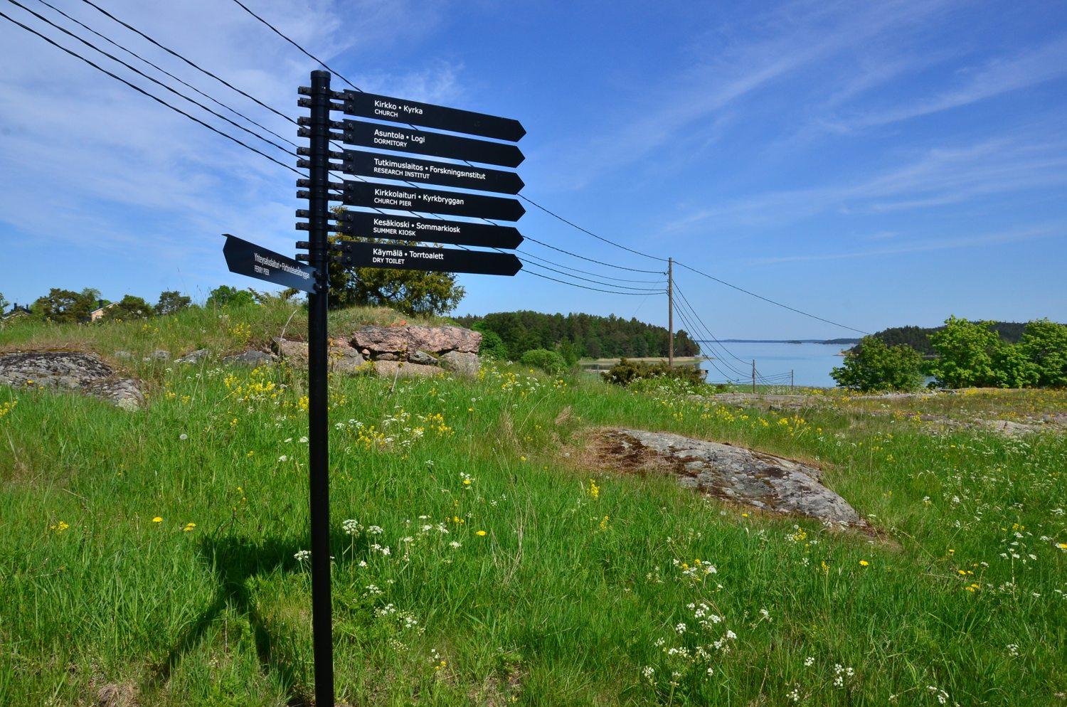 En skylt i ett änglandskap i skärgården 