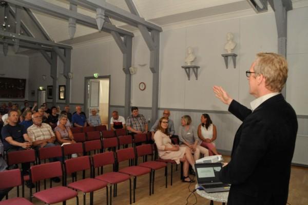 Stadsdirektör Patrik Nygrén träffar Nagubor