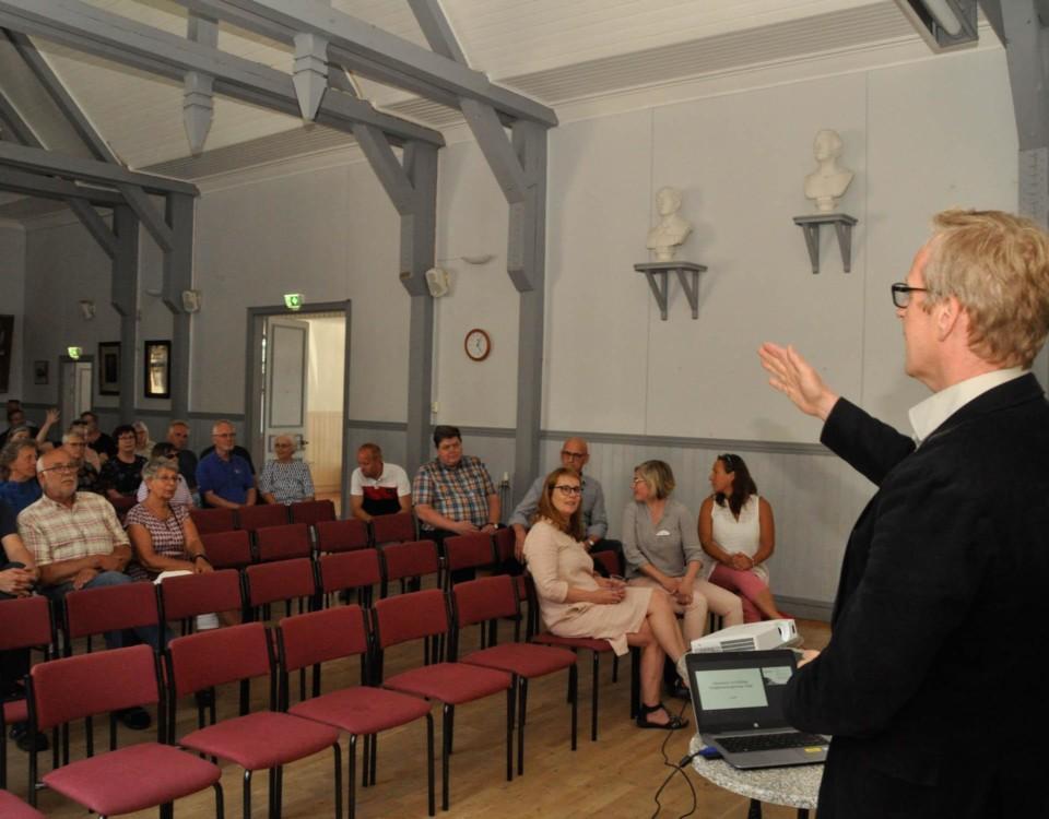 Stadsdirektör Patrik Nygrén träffar Nagubor