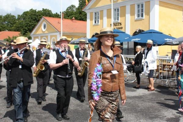 Öppningsparad till musikfestival