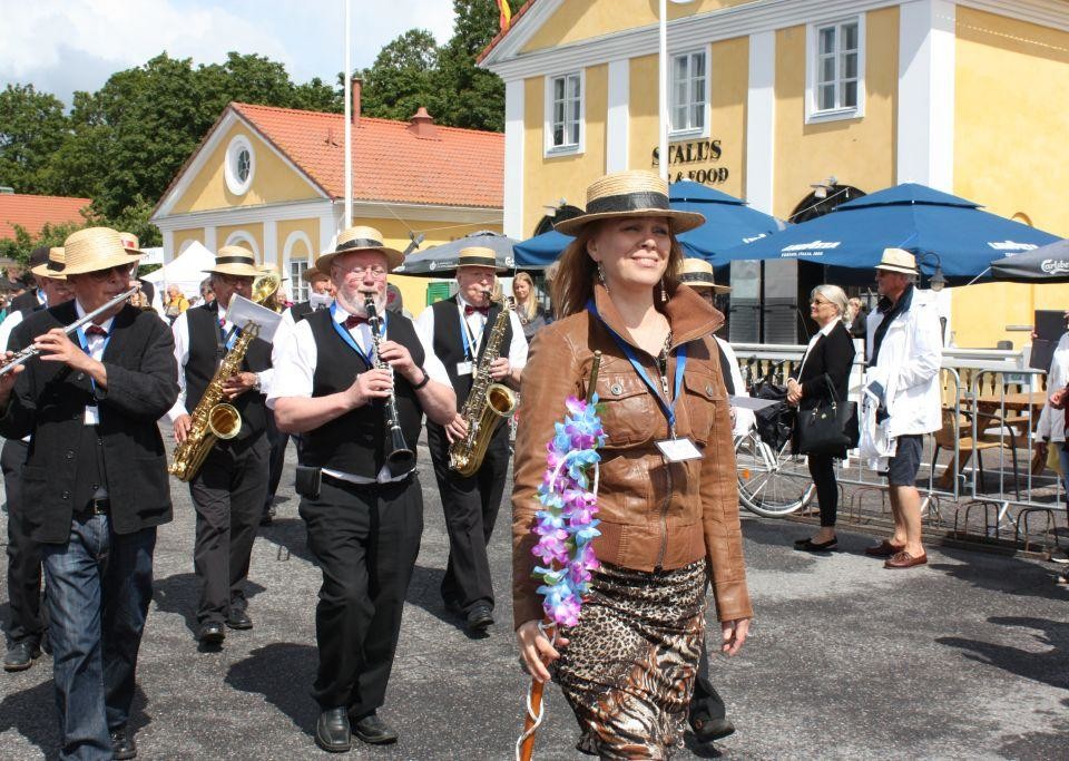 Öppningsparad till musikfestival