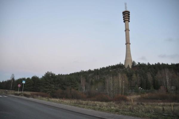 Högt torn på ett berg