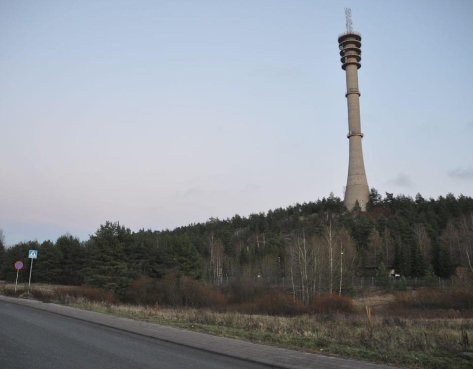 Högt torn på ett berg