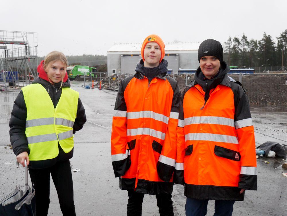 Julia Laapio och Gustaf Alander besökte Toppå avfallscentral, vars område är lika stort som 140 fotbollsplaner, och intervjuade miljörådgivaren Mikaela Sundqvist om verksamheten.