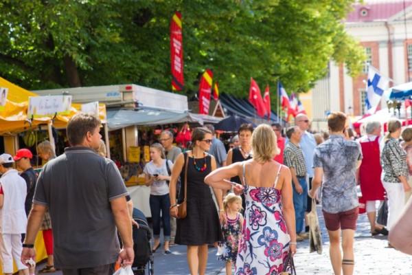 Bild av folkvimlet på stormarknaden för några år sedan.