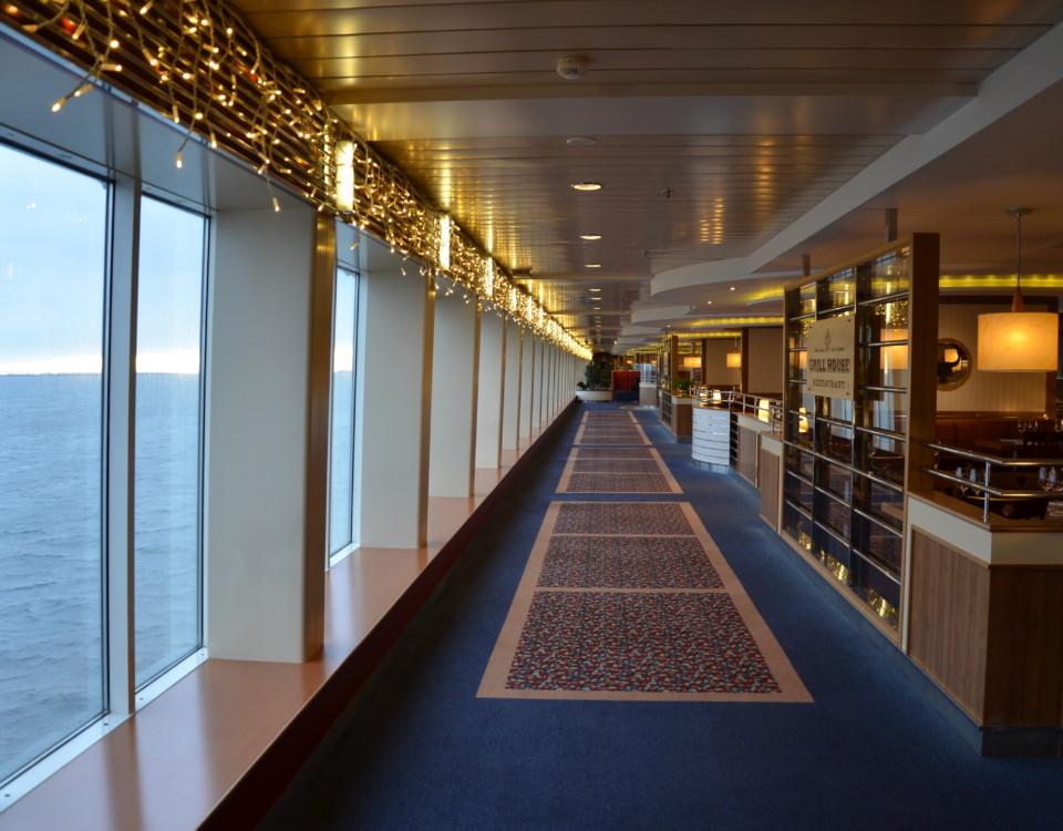 En korridor på ett passagerarfartyg.