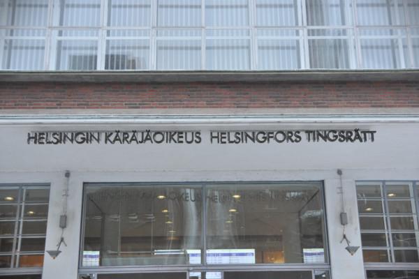 Byggnad med texten Helsingfors tingnsrätt.