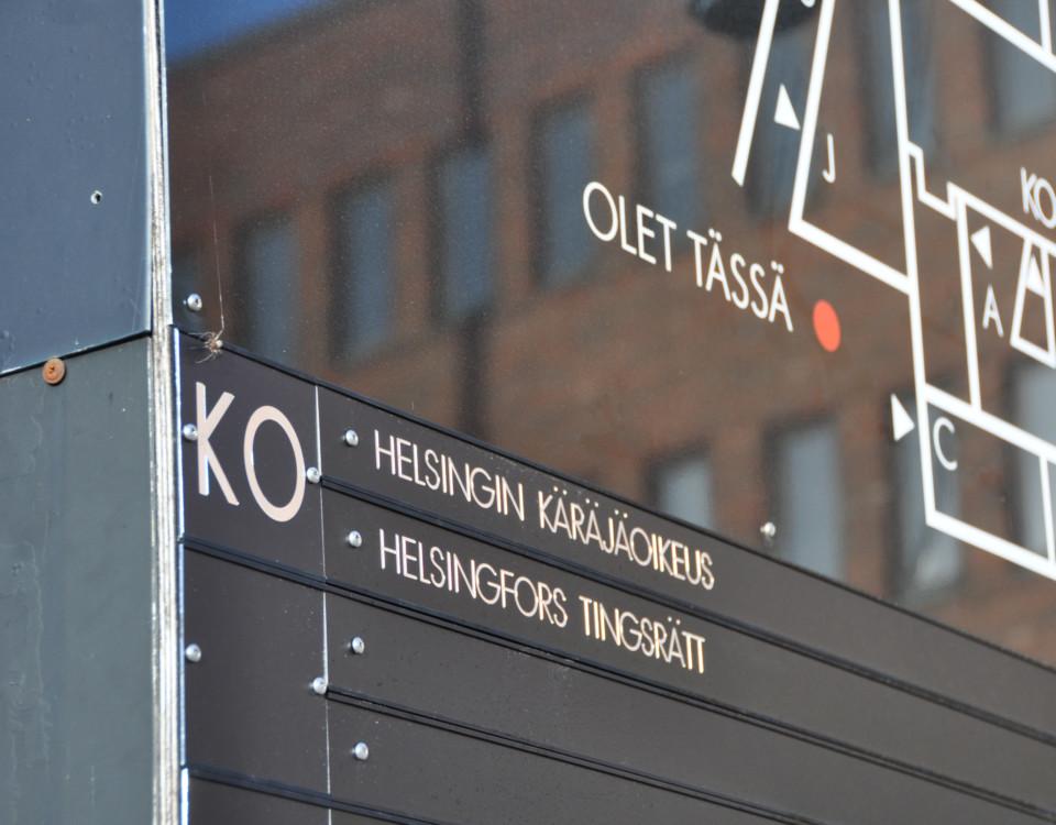 En skylt med texten "Helsingfors tingsrätt".