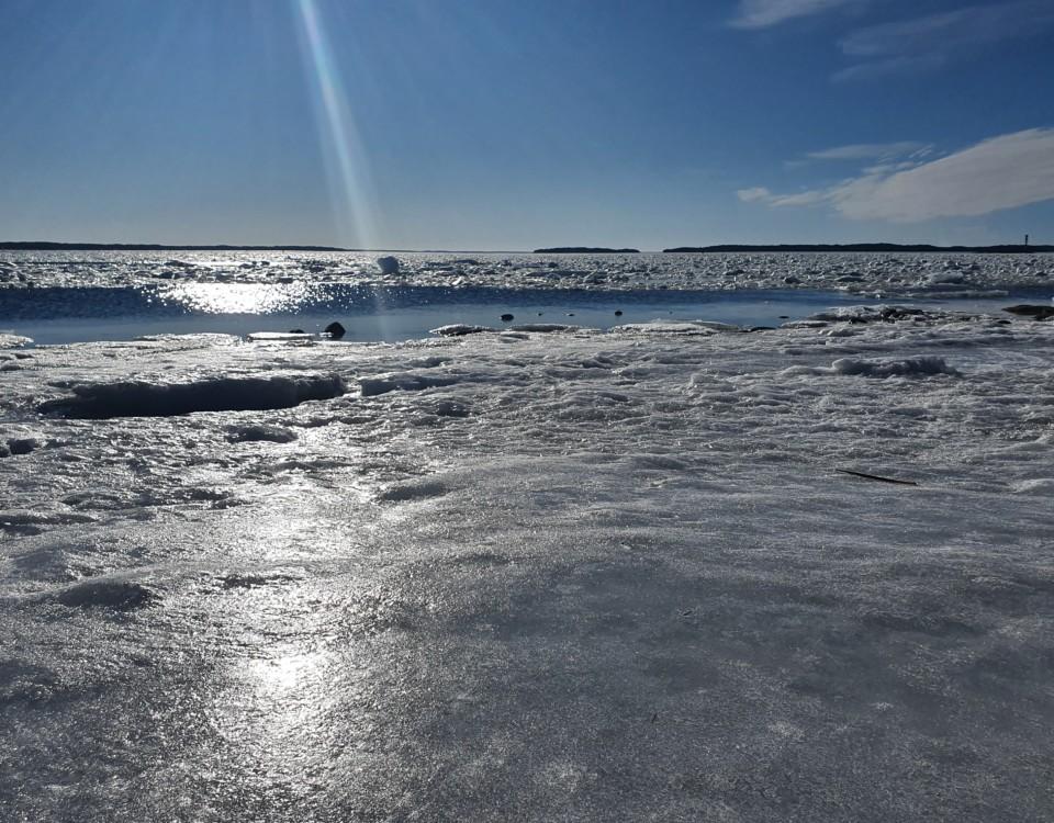 Is, hav och sol.