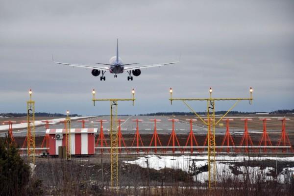 Flygplan landar på Åbo flygplats