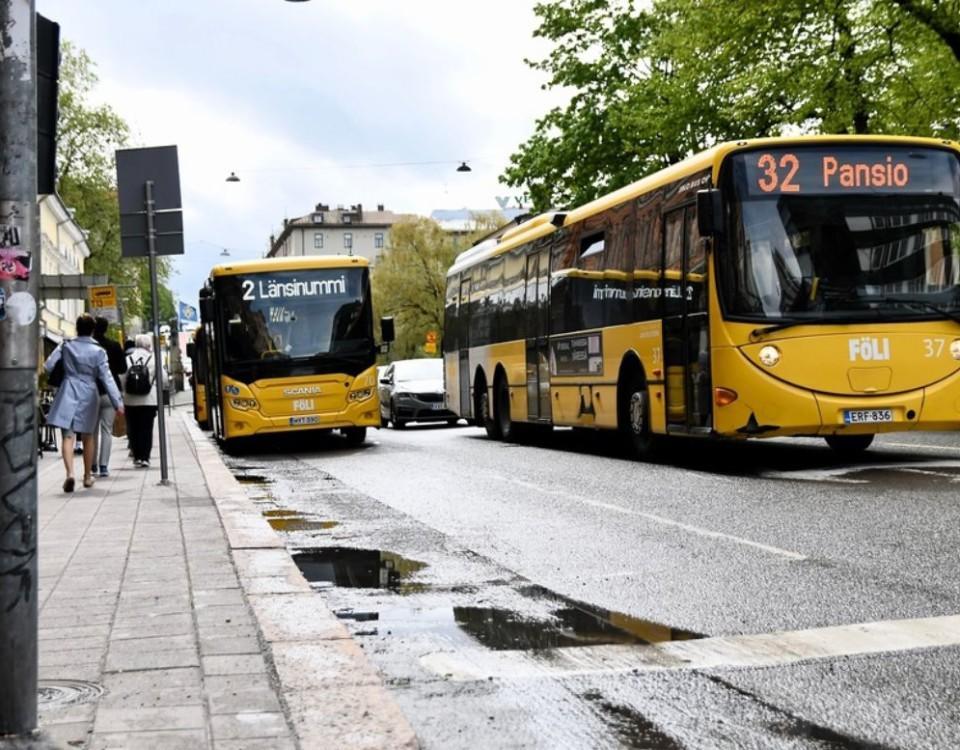 bussar på en gata