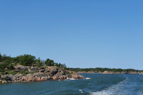 klippiga öar vid havet