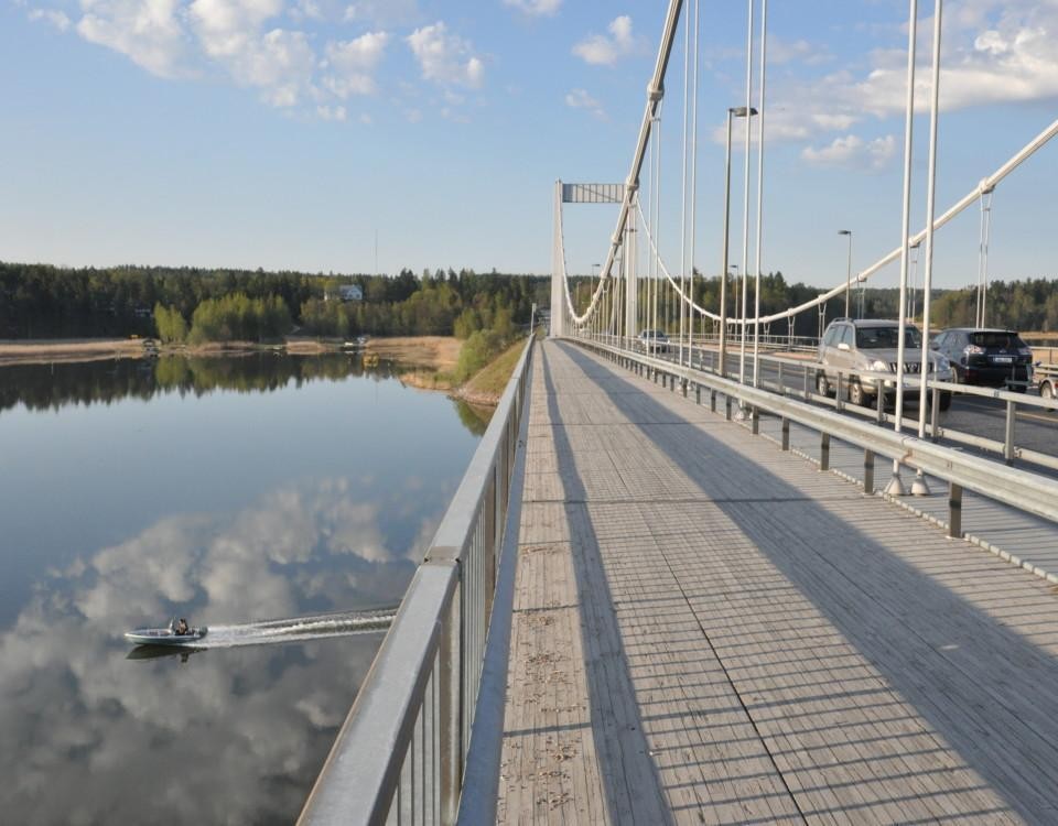 en hängbro i stål