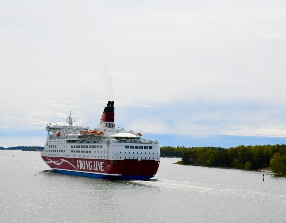 ett passagerarfartyg på havet