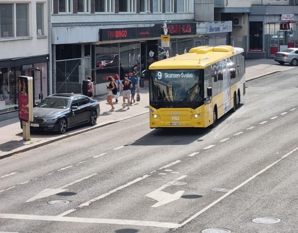 en gul buss