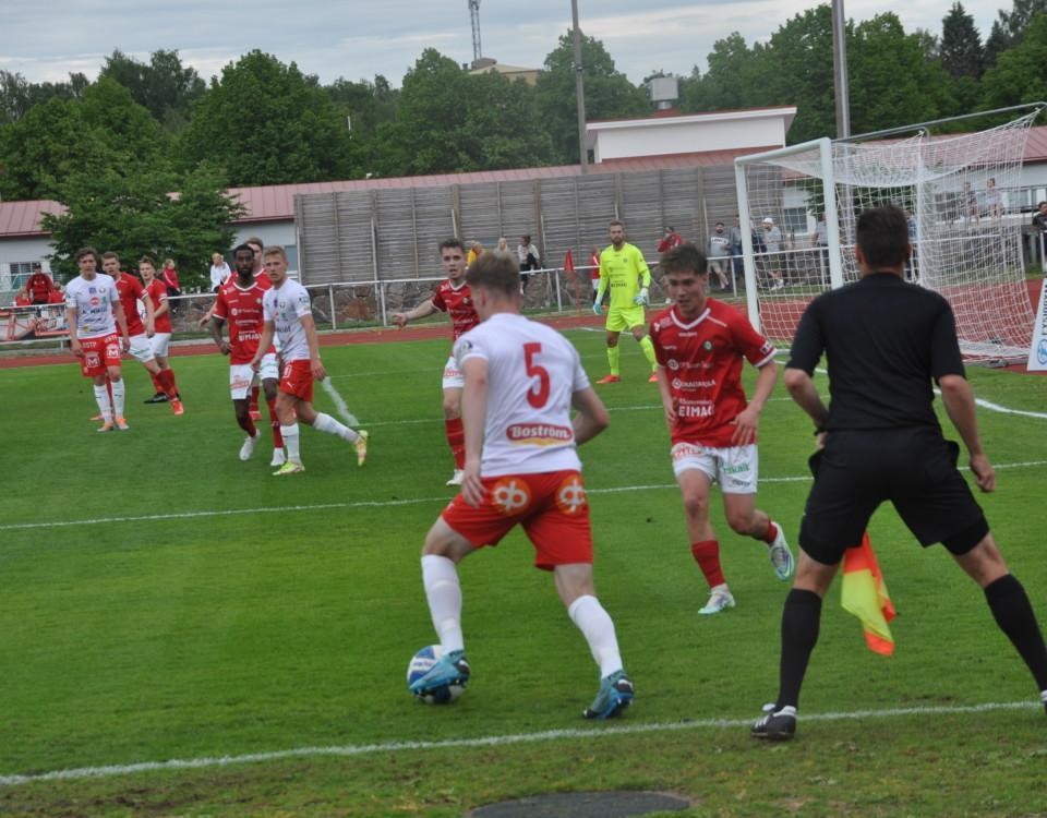 fotbollsspelare på planen