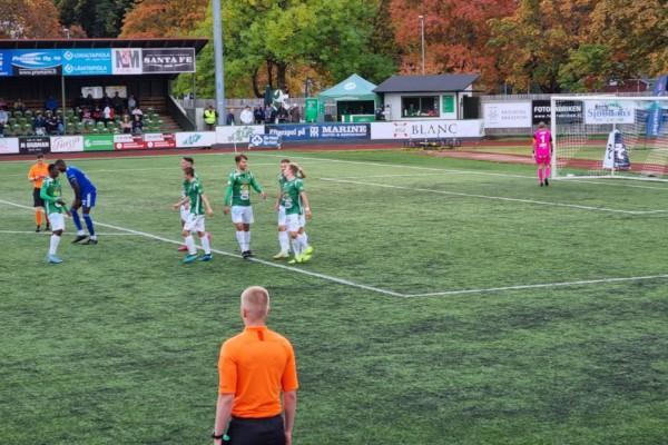 EIF firar Oskari Sallinens fjärde mål i matchen.