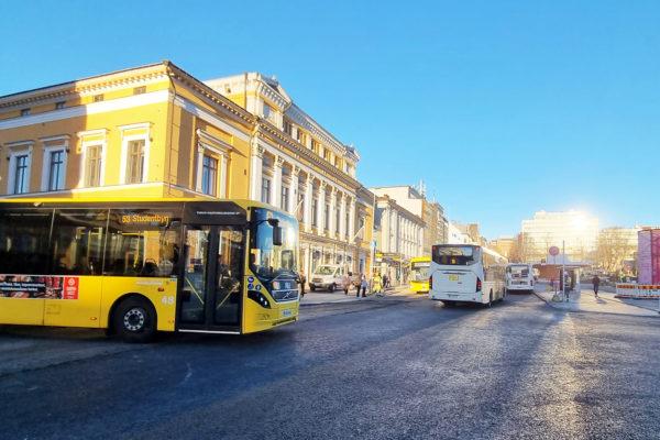 Bussar vid Salutorget