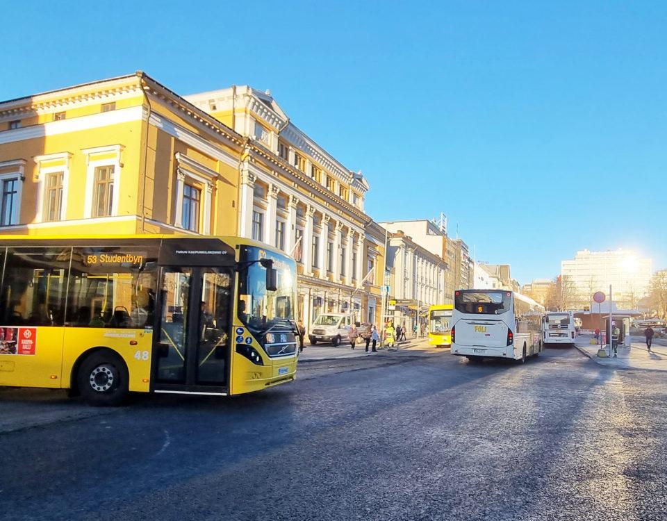 Bussar vid Salutorget