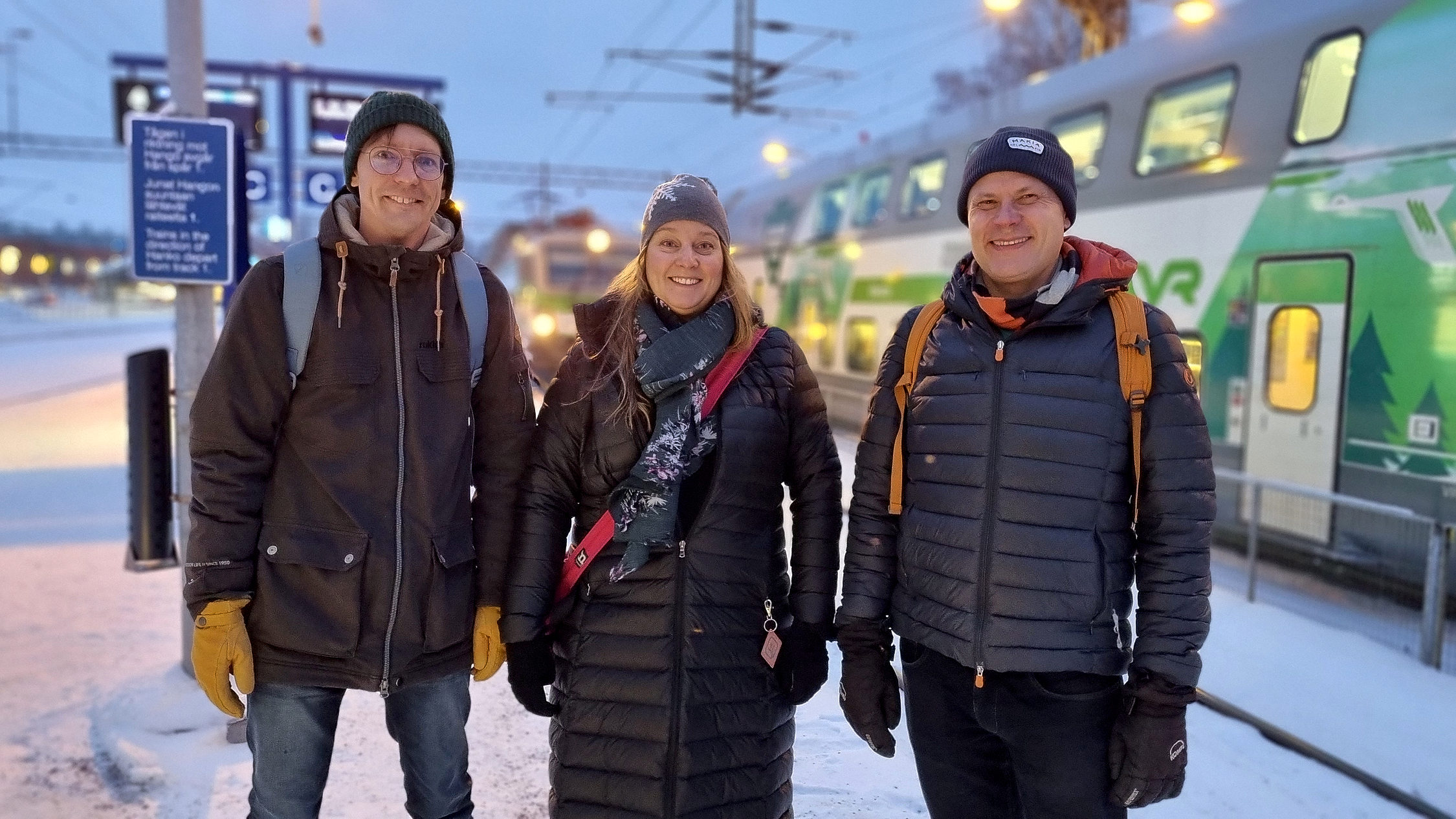 Rasmus Karlsson, Annika Meinander och Markus Öst pendlar mellan Karis och Åbo.